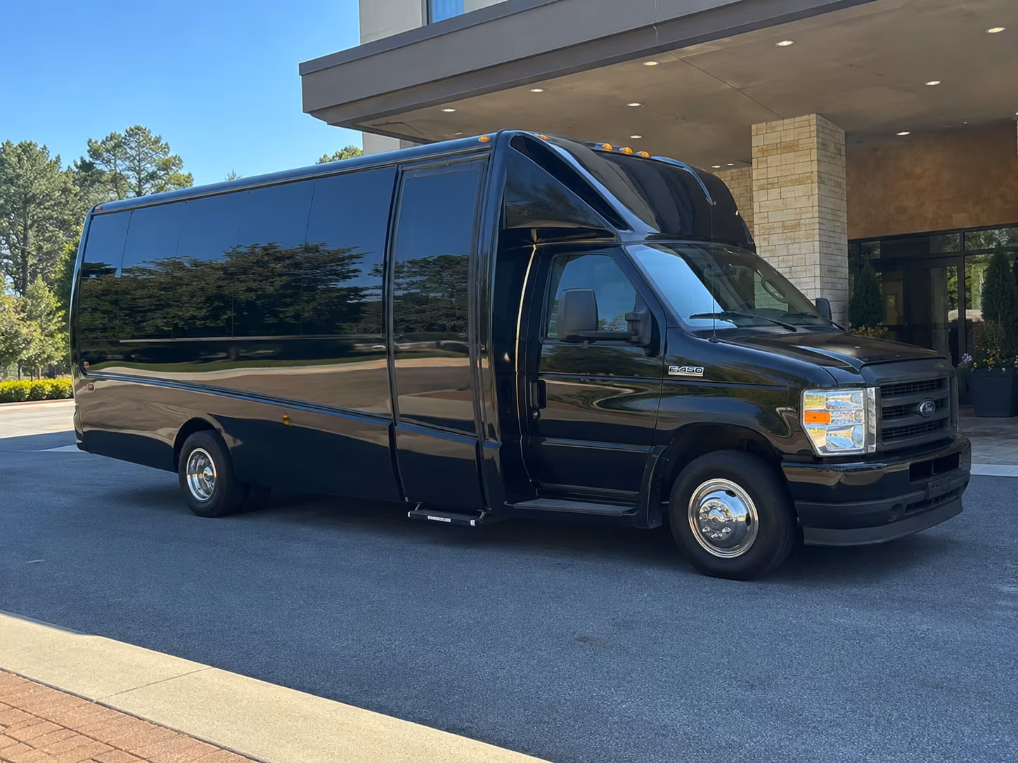minibuses and sprinter limos for smaller mooresville prom groups