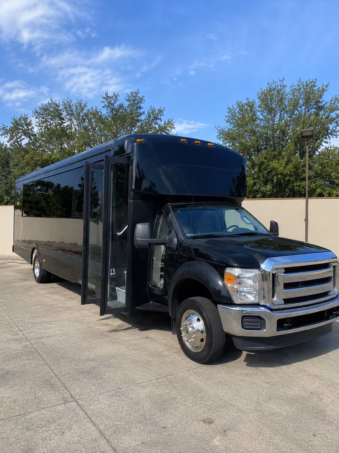 mooresville 20 passenger party bus