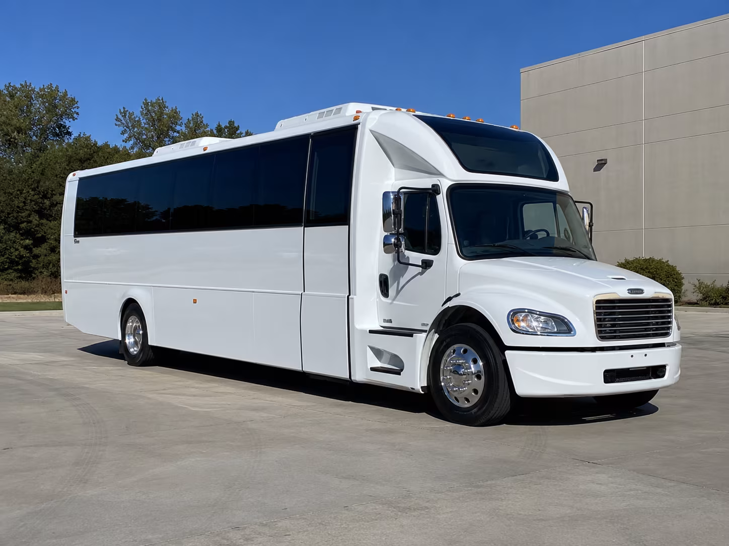 mooresville 28 passenger party bus